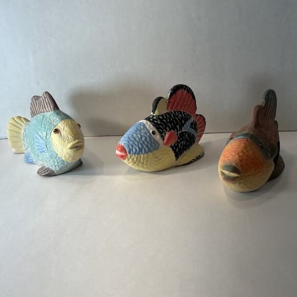 K’s Collection Ceramic Tropical Fish Figurines Lot of 3 Multicolor Home Decor - Picture 1 of 16